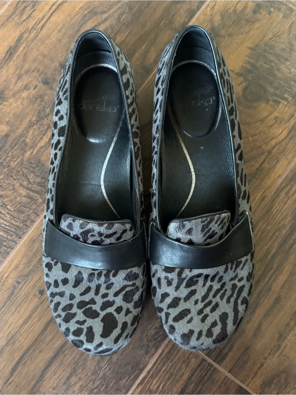 Dansko Oksana Size 38 Black and Grey Leopard Leather and Calf Hair Flats